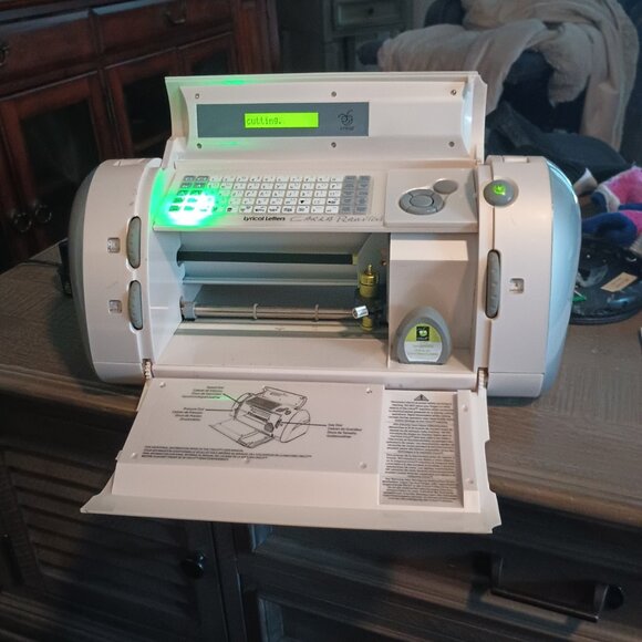 Older cutting cricket machine - Picture 1 of 2